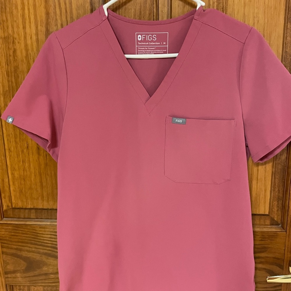 FIGS Catarina One Pocket Scrub Top